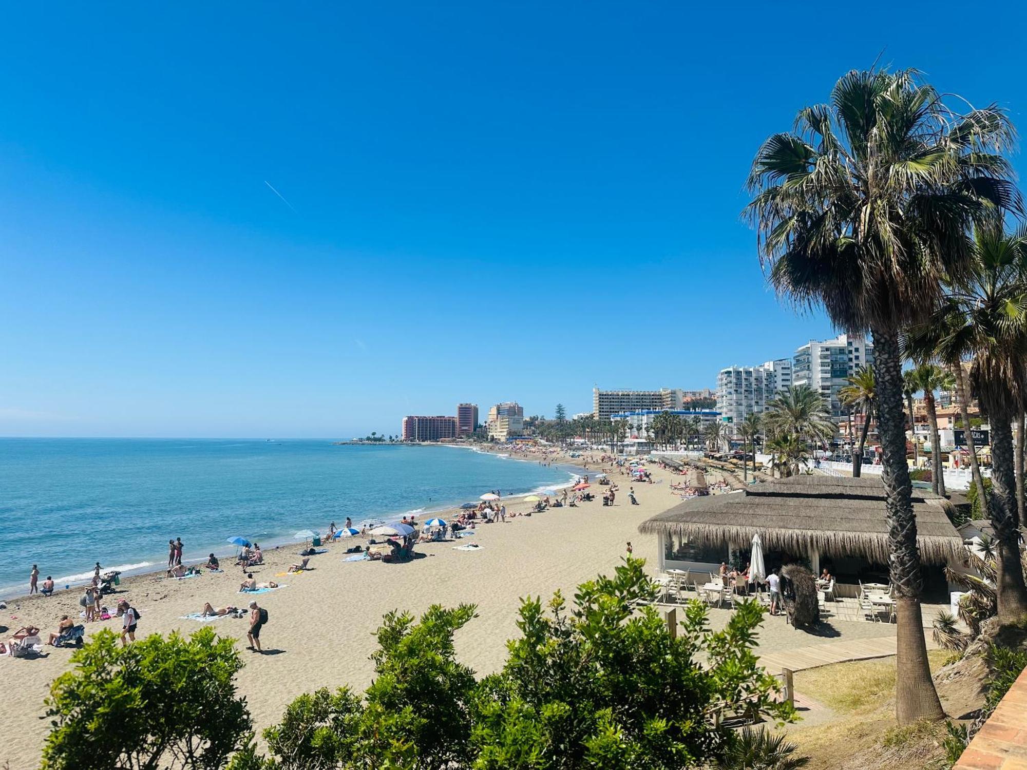 Luxury Beachfront Apartment In Benalmadena Costa Экстерьер фото
