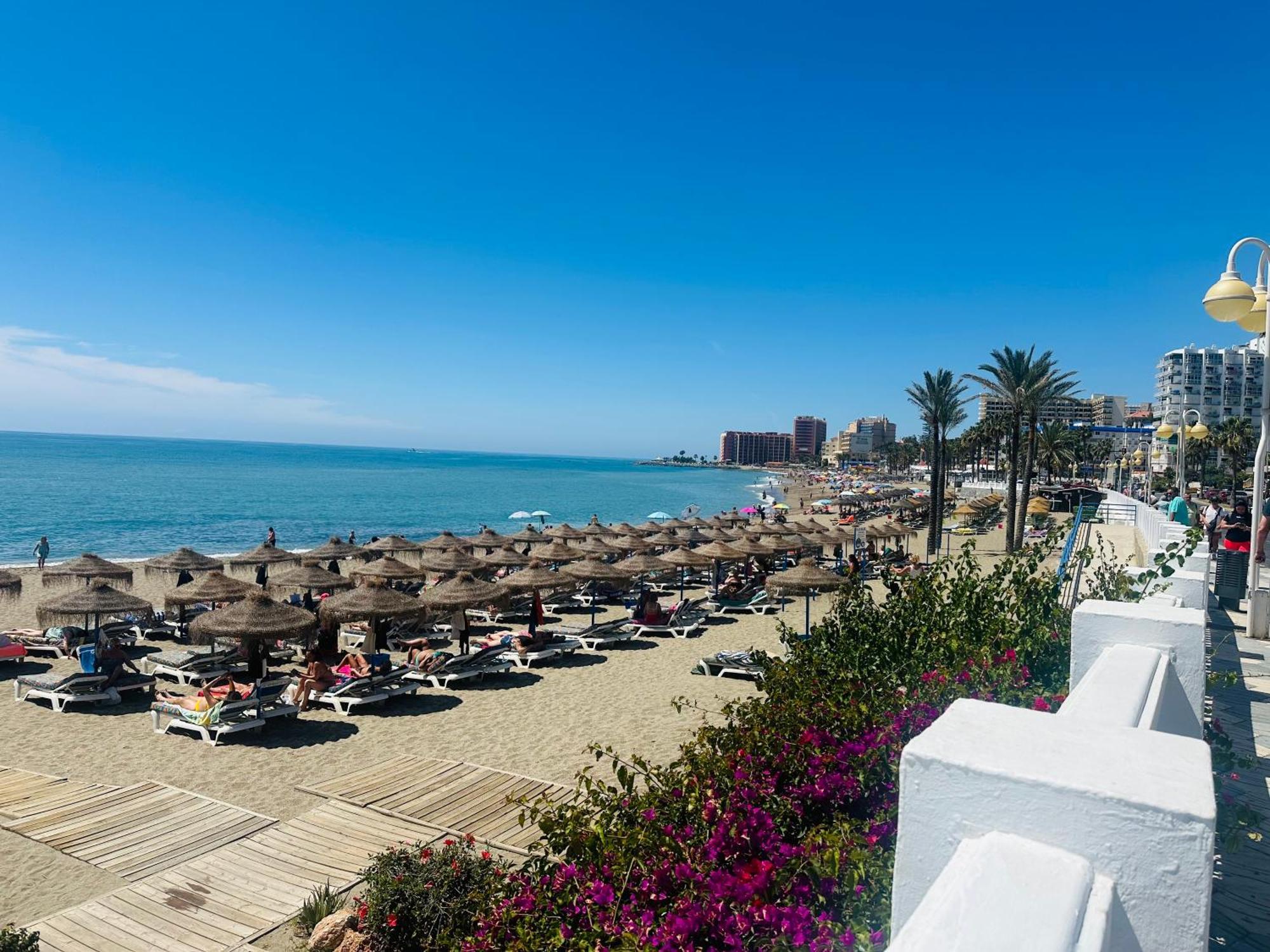 Luxury Beachfront Apartment In Benalmadena Costa Экстерьер фото
