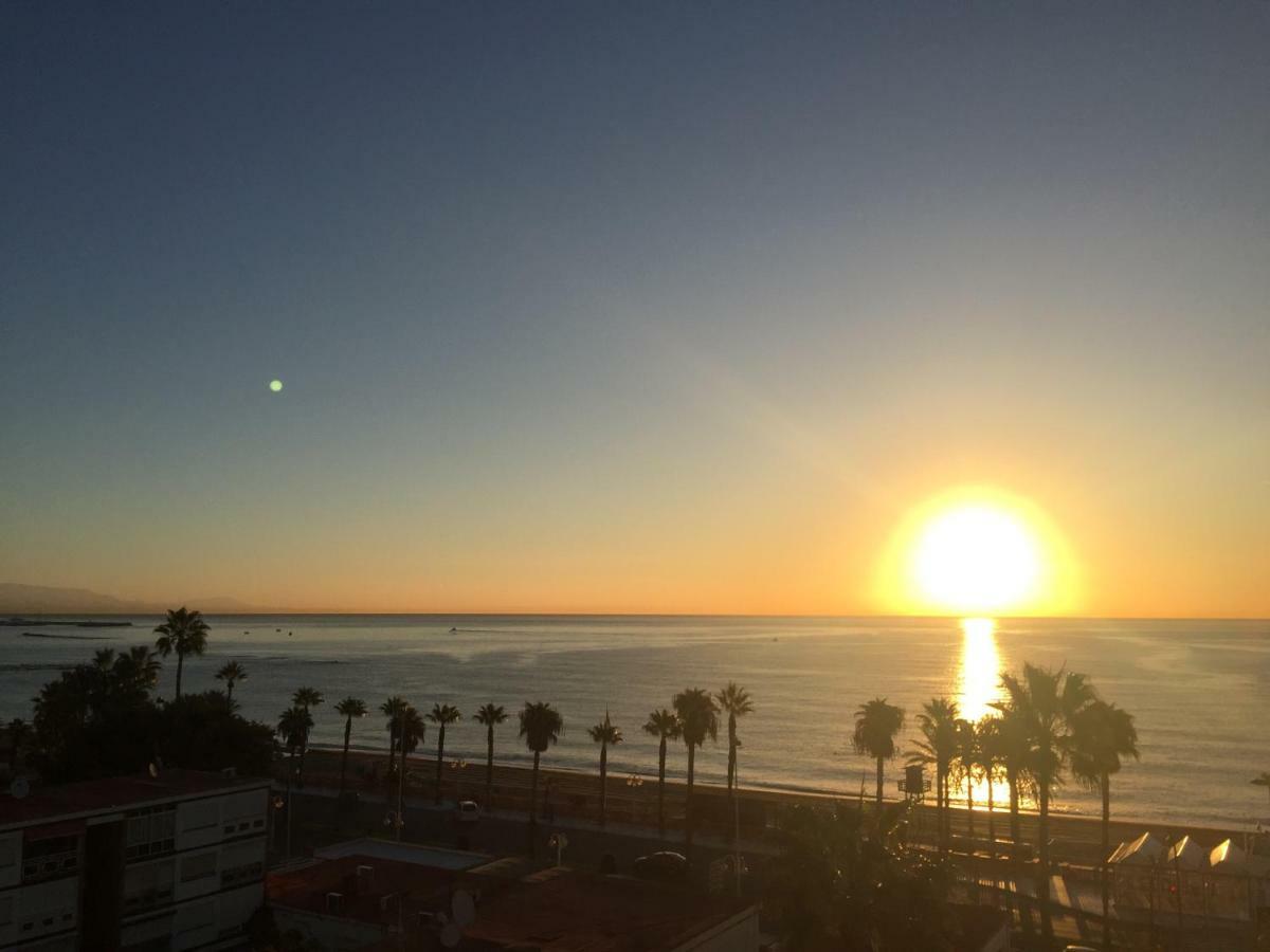 Luxury Beachfront Apartment In Benalmadena Costa Экстерьер фото